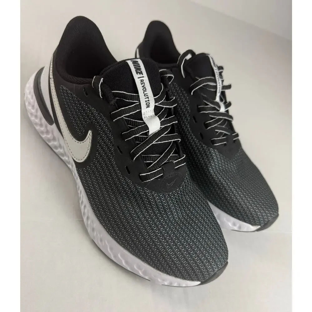 Nike Revolution Size 7 Women's Pre-Owned - Excellent Condition